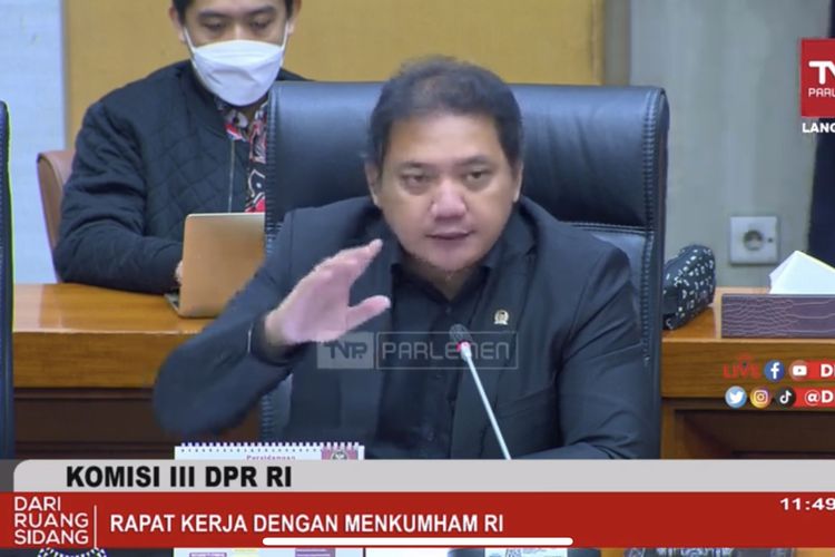 Anggota Komisi III DPR RI dari Fraksi Partai Nasdem Taufik Basari atau Tobas dalam rapat kerja dengan Kemenkumham di Kompleks Parlemen Senayan, Jakarta, Rabu (29/3/2023). 
