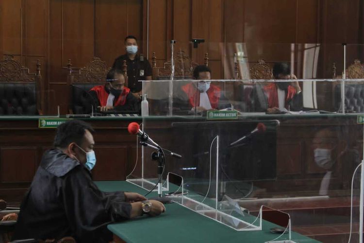 Sidang vonis kasus penganiayaan jurnalis Tempo Nurhadi di Pengadilan Negeri Surabaya, Rabu (12/1/2022)