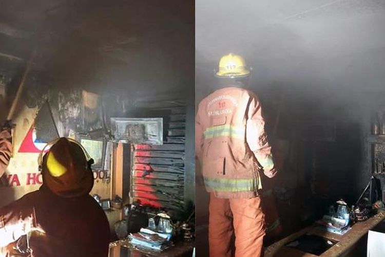 Kebakaran melanda ruang kantor sebuah sekolah perhotelan di Jalan Joyoboyo, Kelurahan Sawunggaling, Kecamatan Wonokromo, Surabaya, Jawa Timur (Jatim) pada Kamis (23/10/2025) malam.