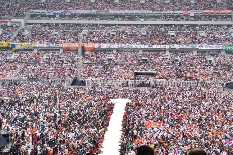 Lautan massa padati Kampanye Akbar calon presiden  dan calon wakil presiden nomor urut 1 Anies Baswedan dan Muhaimin Iskandar di Jakarta Internasional Stadium (JIS), Jakarta Utara, Sabtu (10/2/2024).