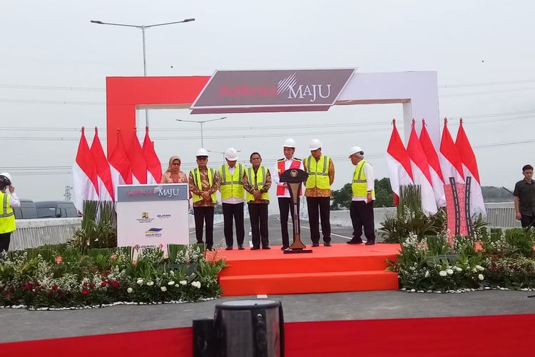 Presiden Joko Widodo (Jokowi) meresmikan Jalan Tol Layang Jakarta-Cikampek atau Jalan Tol Jakarta-Cikampek II Elevated, Kamis (12/12/2019).