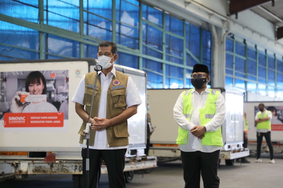 Doni Monardo (front), National Covid-19 Task Force chief, speaks at the Soekarno-Hatta International Airport when the Covid-19 bulk vaccine arrive in Indonesia on Tuesday, January 12, 2021.   