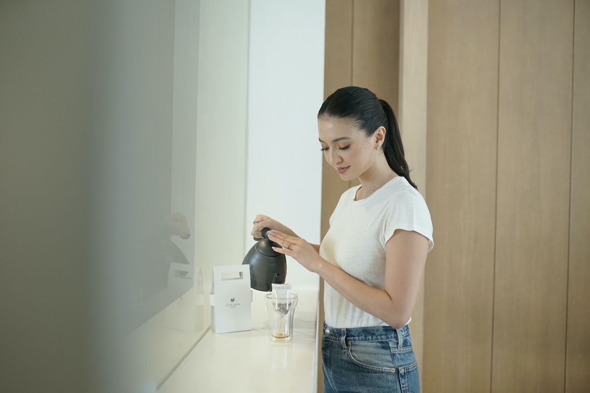 Kisaku hadirkan drip bag coffee yang bawa suasana ngopi ala kedai kopi di rumah.