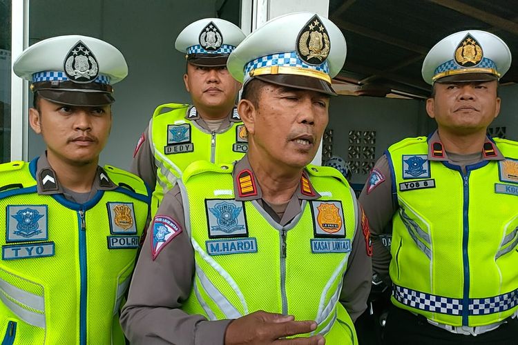 Tim Satlantas Polres Bangka Barat dalam persiapan tilang manual, Jumat (19/5/2023).