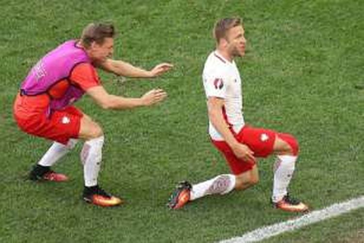 Jakub Blaszczykowski merayakan gol kemenangan Polandia ke gawang Ukraina pada laga pamungkas Grup C Piala Eropa 2016, Selasa (21/6/2016). 