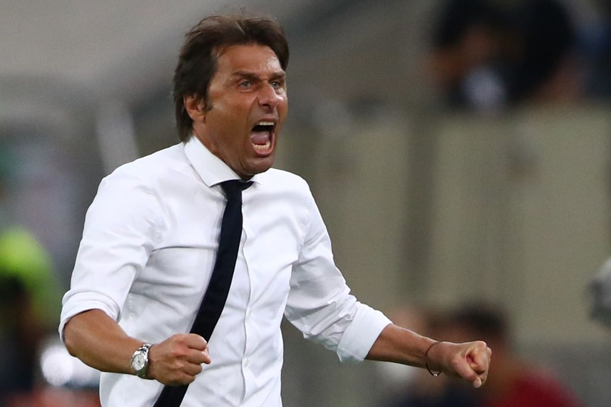 Pelatih Inter Milan Antonio Conte merayakan kemenangan pada perempat final Liga Eropa di laga Inter vs Leverkusen di Duesseldorf Arena pada 10 Agustus 2020.