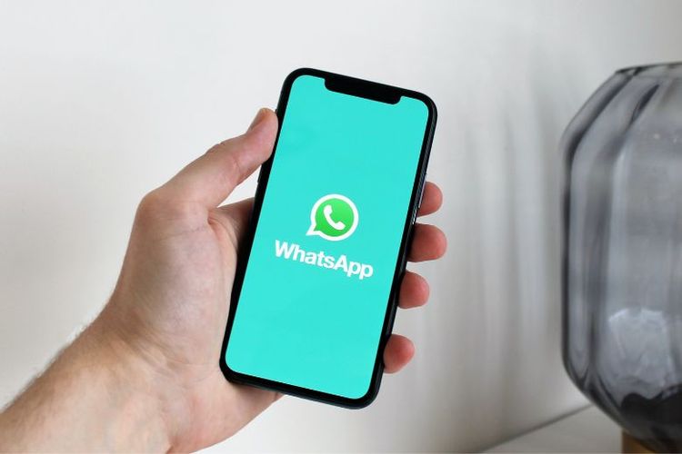 Ilustrasi cara mematikan data hanya untuk WhatsApp.
