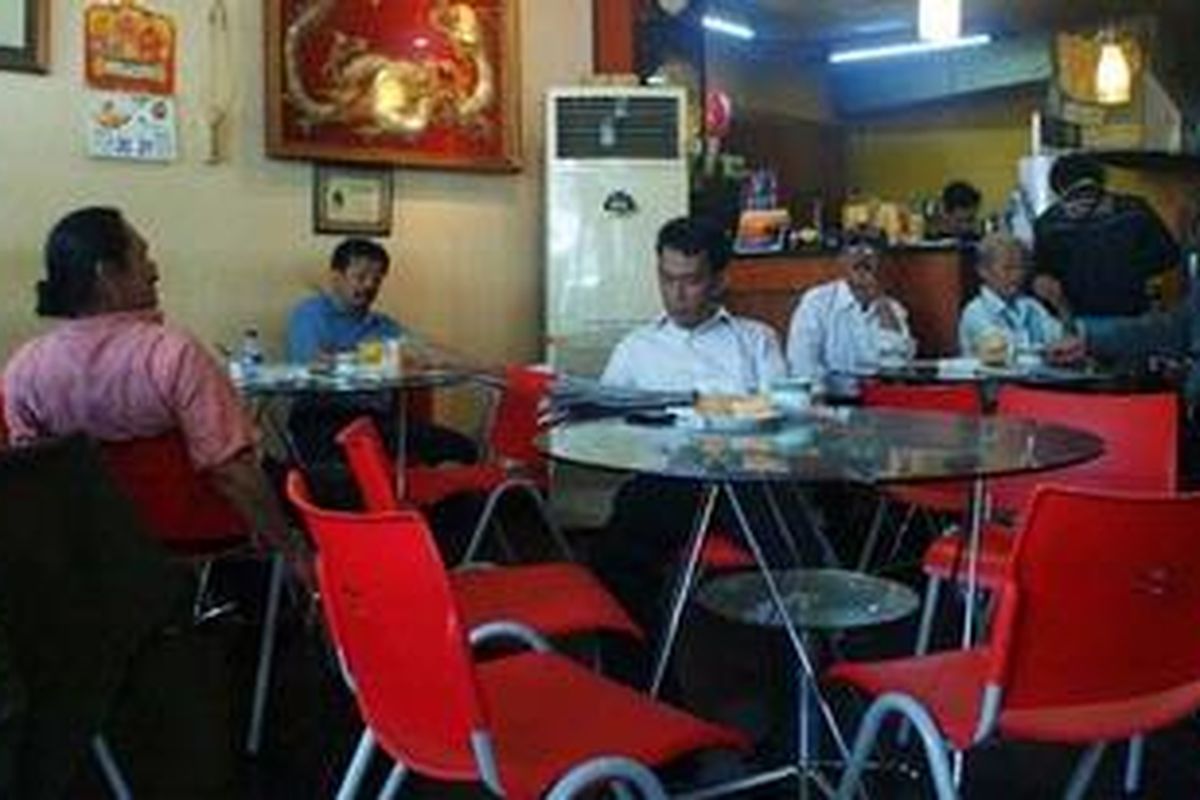 Kedai kopi Phoenam di Jl. Wahid Hasyim Jakarta Pusat.