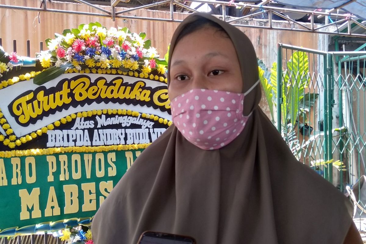 Mega Putri Maharani (21) selaku keluarga ABW saat ditemui di rumahnya di kawasan Jalan Raya Pondok Ranggon, Jakarta Timur, Kamis (17/9/2020)