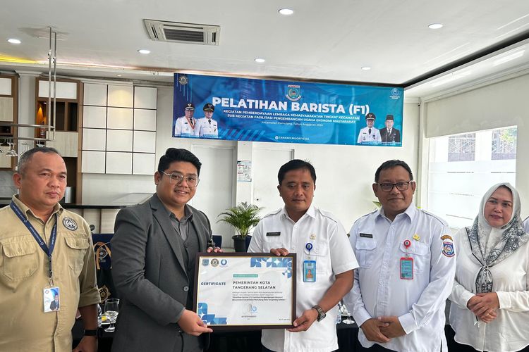 Pemerintah Kota Tangerang Selatan dan Tanam Ilmu menggelar pelatihan barista pada 26-27 Juni 2024.
