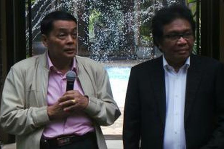Dua politisi Partai Golkar Gandung Pardiman dan Ridwan Bae (berkacamata).