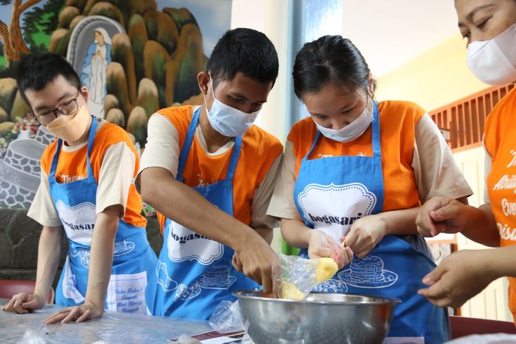 Bogasari menggelar Kelas Pelatihan Baking bersama Siswa SMA, SMP dan SD dari Sekolah Kebutuhan Khusus (SKH) Sang Timur, Karang Tengah, Tangerang,