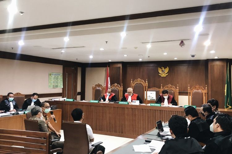 Tiga saksi dari BUMD DKI Jakarta hadir dalam dugaan perkara korupsi pengadaan tanah di Munjul, Jakarta Timur, dihadirkan dalam persidangan di Pengadilan Tindak Pidana Korupsi (Tipikor) Jakarta, Kamis (21/10/2021). 