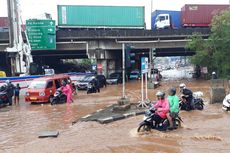 Hujan Deras, Kolong Tol JORR Jalan KH Noer Ali Bekasi Tergenang Air