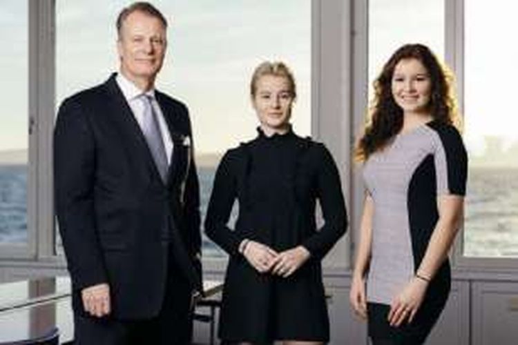 Miliarder termuda di dunia pada 2016, Alexandra Andresen, bersama ayah Johan dan kakaknya, Katharina.