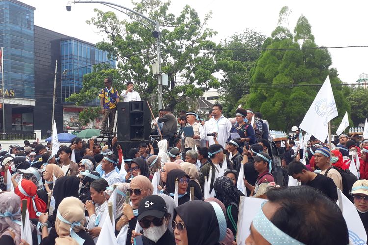 Ratusan Massa Demo di Depan Kantor Gubernur Sumut, Minta Program Makan Bergizi Gratis Dilanjutkan