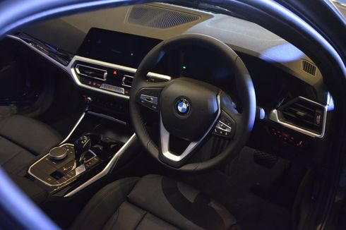 Intip Interior BMW 320i Sport