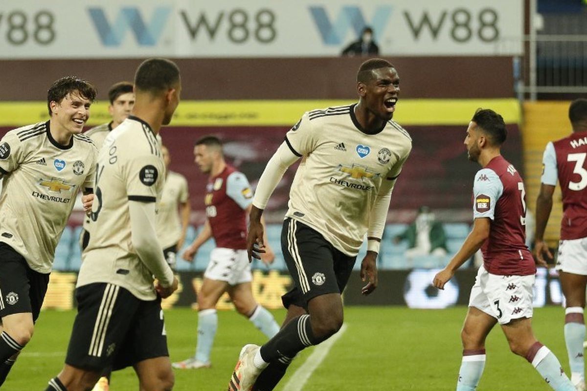 Gelandang Manchester United, Paul Pogba, merayakan gol ke gawang Aston Villa pada laga lanjutan Liga Inggris, Jumat (10/7/2020) dini hari WIB.