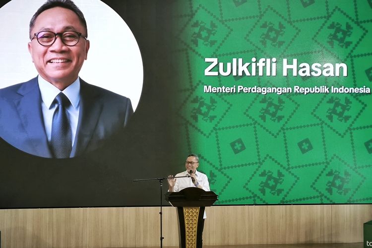 Menteri Perdaganan Zulkifli Hasan dalam konferensi pers Harbolnas 12.12, Selasa (12/12/2023), mengatakan bahwa TikTok Shop yang sudah beroperasi lagi di Indonesia diberi masa percobaan selama tiga hingga empat bulan untuk menyempurnakan teknologinya. 