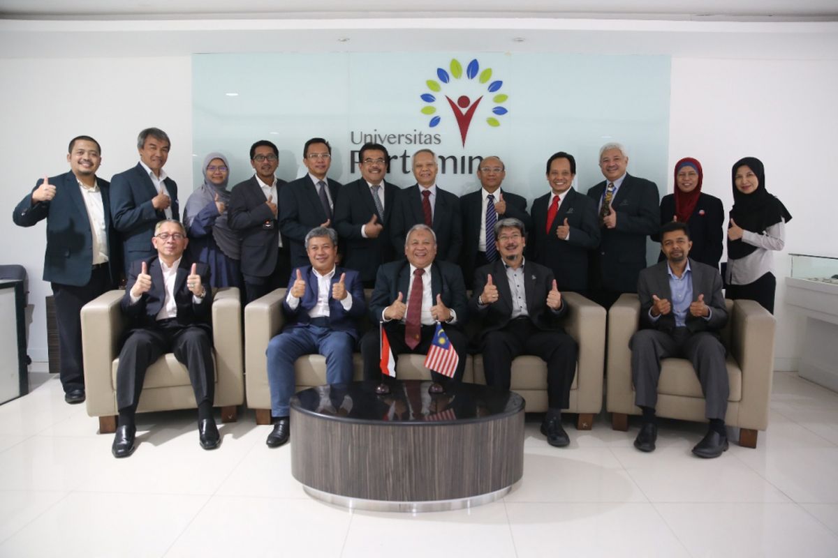 Pimpinan Universitas Pertamina seusai menerima kunjungan Government Link Universities (GLU), aliansi universitas yang dimiliki oleh organisasi di bawah pemerintah Malaysia yang terdiri dari Universiti Teknologi Petronas (UTP), Universiti Kuala Lumpur (Uni-KL), Multi Media University (MMU), dan Universiti Tenaga (UNITEN) pada Rabu, (0108/2018).