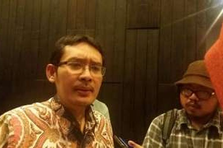 Direktur Jenderal Pembangunan dan Pemberdayaan Masyarakat Kementerian Desa, Ahmad Erani Yustika usai acara diskusi di Hotel Akmani, Jakarta Pusat, Kamis (11/2/2016)