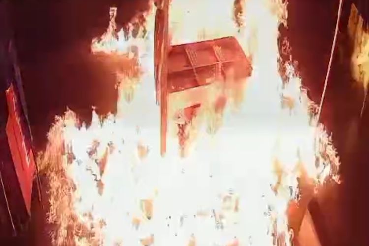  Potongan gambar rumah pedagang telur di Kecamatan Tanjung Morawa, Kabupaten Deli Serdang dibakar kompetitornya, Selasa (9/9/2025)