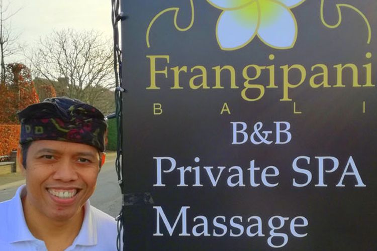 Ida Komang Oka Mayure yang akrab dipanggil Gusmang di Frangipani Bali yang beralamat di Spitaalstraat 29, 8790 Waregem, Belgia. 