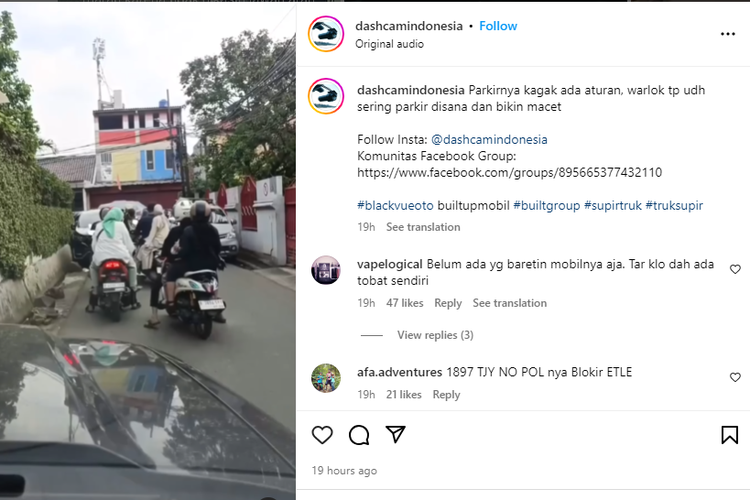 Video mobil parkir sembarangan hingga bikin macet.