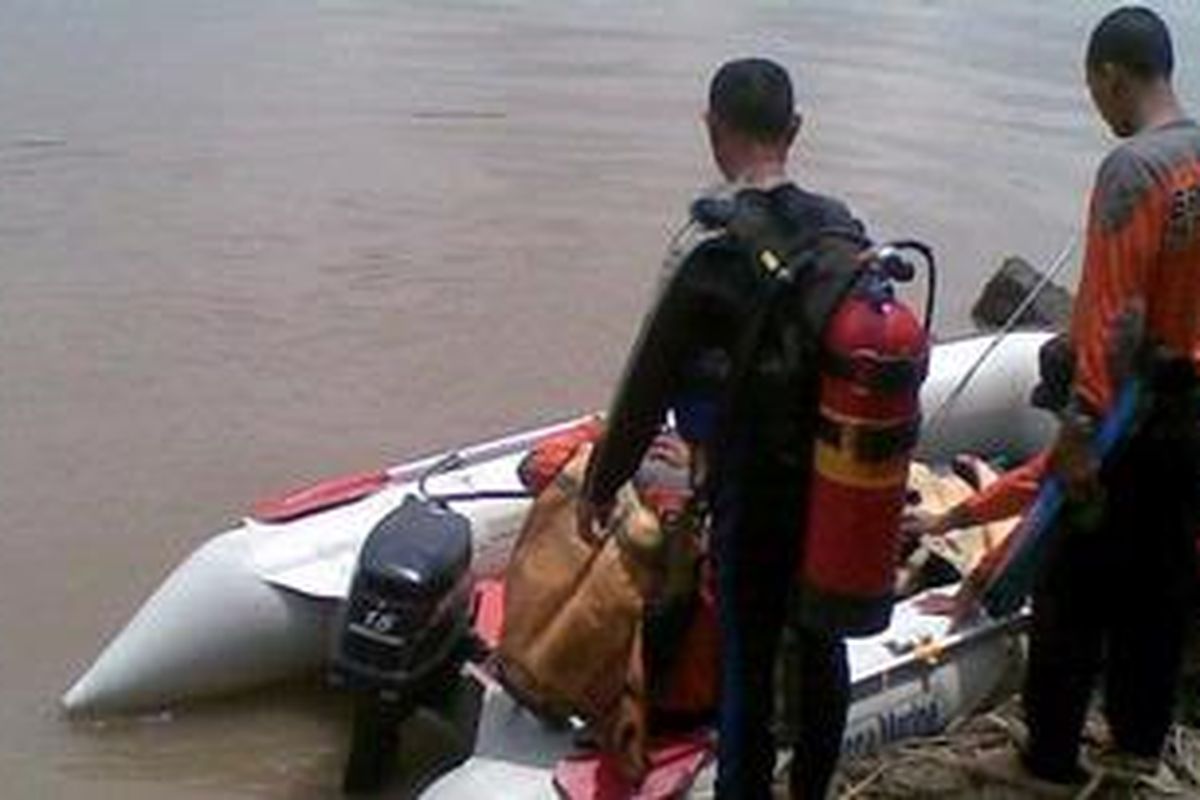 Setelah 3 hari melakukan pencarian, tim Sar akhirnya berhasil menemukan mayat mbah Ringin.
