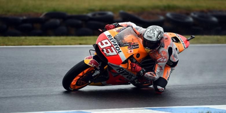 Pebalap Repsol Honda Team asal Spanyol, Marc Marquez, menikung saat melewati Sirkuit Phillip Island pada sesi latihan bebas pertama GP Australia, Jumat (21/10/2016).