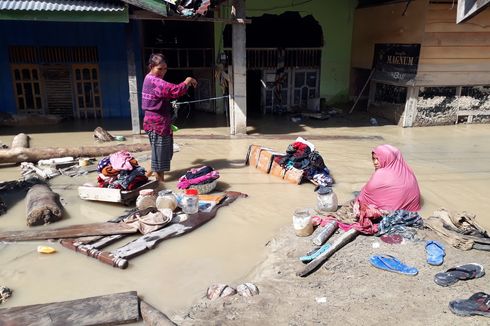 Korban Banjir Bandang Luwu Utara Gunakan Air Keruh untuk Mandi dan Mencuci