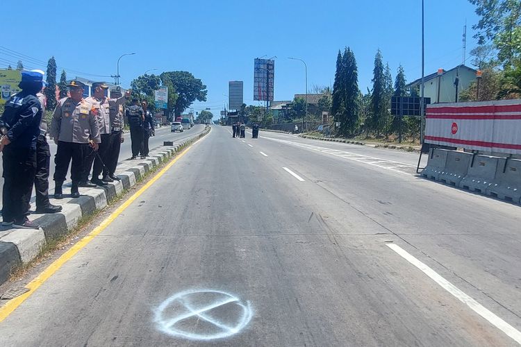 Tim gabungan TAA Polda Jateng dan Satlantas Polres Semarang melakukan olah TKP kecelakaan di Bawen