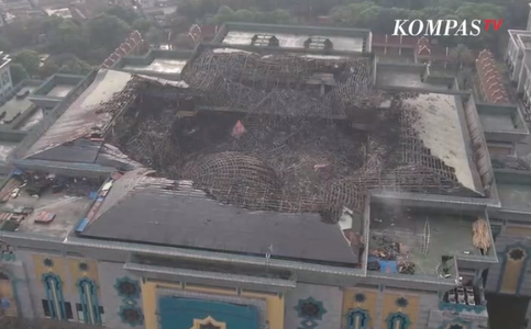 Giant Dome Collapses in Indonesia Mosque Fire