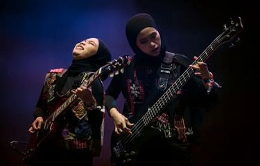 Voice of Baceprot ketika tampil di Glastonbury, 28 Juni 2024.