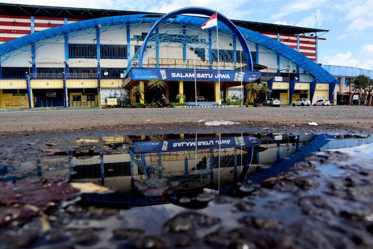 Suasana halaman stadion 2 bulan setelah Tragedi Kanjuruhan yang terjadi di Stadion Kanjuruhan Kepanjen, Kabupaten Malang, Kamis (1/12/2022) siang.