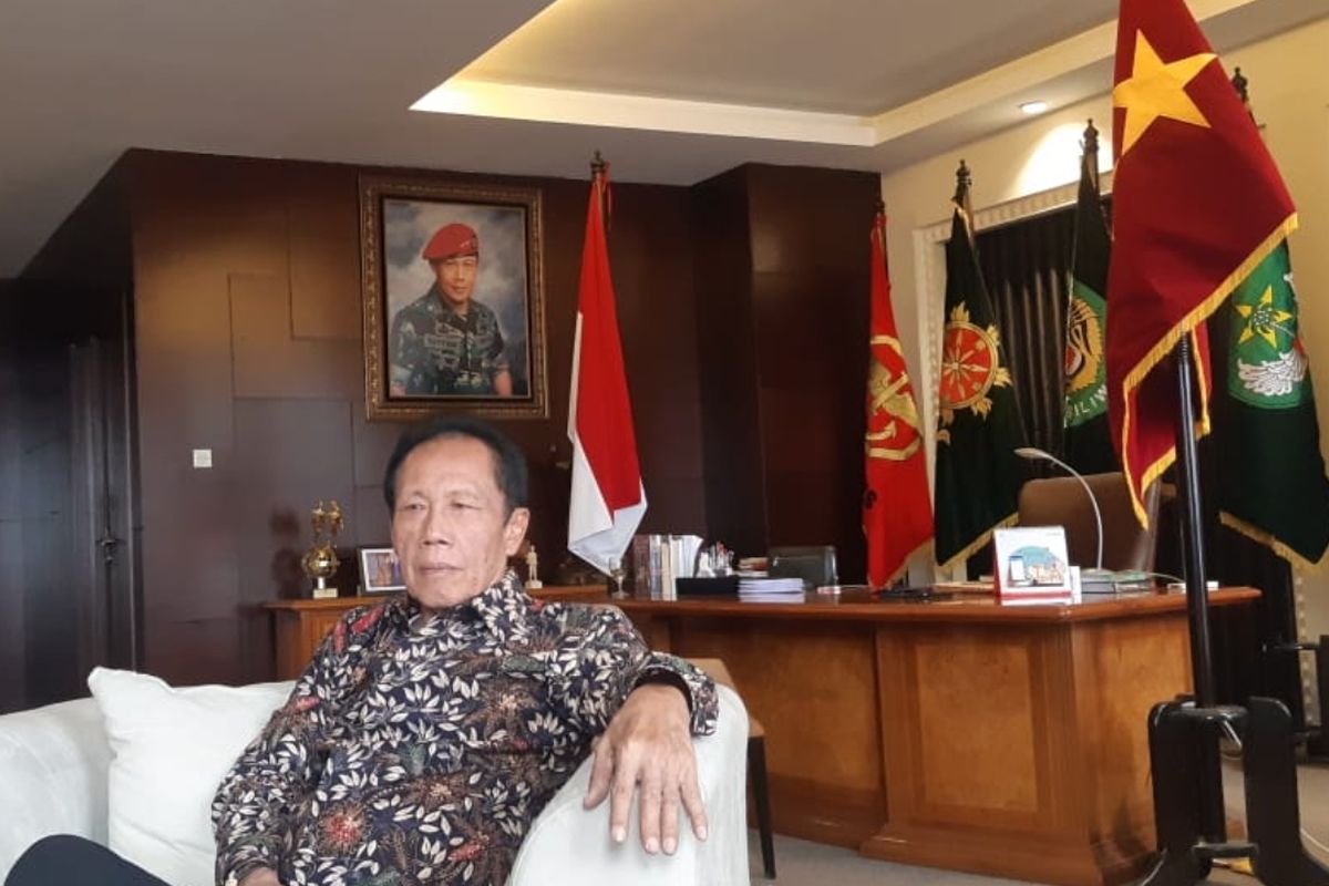 Gubernur DKI Jakarta periode 1997-2007 Letnan Jenderal TNI (Purn) Sutiyoso