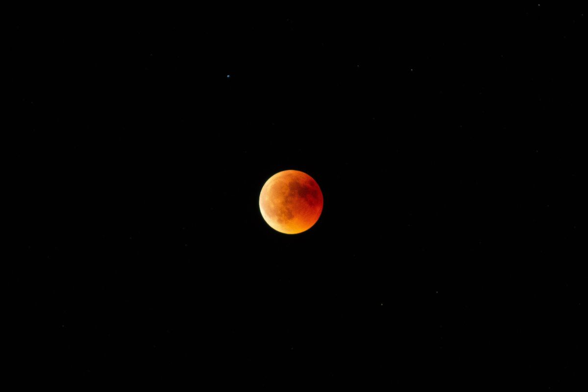 Ilustrasi gerhana bulan