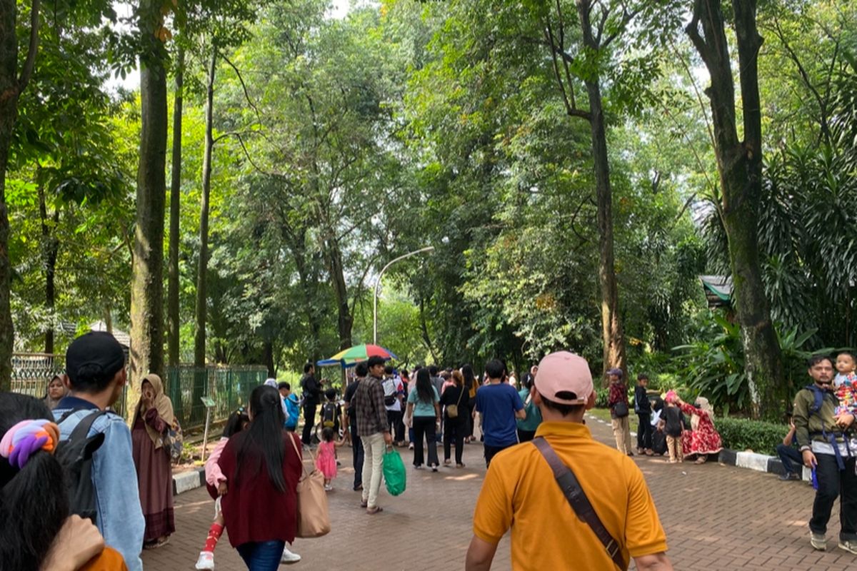Suasana Ragunan pada Sore Kamis (3/4/2025).