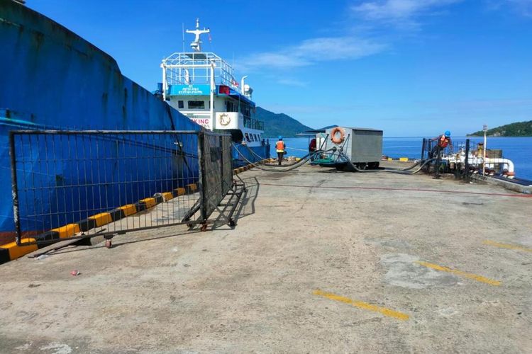 Kapal yang membawa pasokan Pertalite sebanyak 140 Kilo Liter (KL) sudah menuju Selat Lampa dan estimasi sandar hari ini, Jumat 12 Mei 2023 di Kepulauan Anambas.