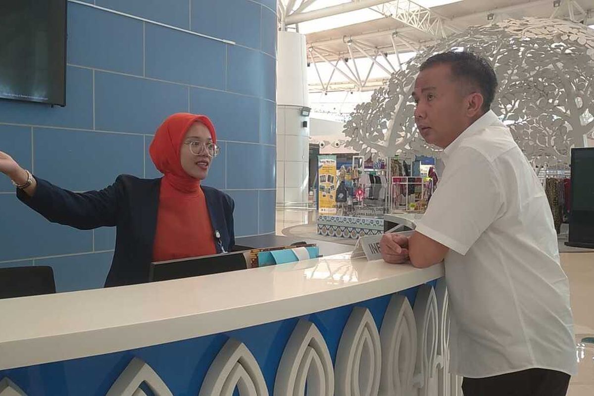 Pj Gubernur Jabar Bey Machmudin saat meninjau kesiapan Bandara Internasional Jawa Barat (BIJB) Kertajati jelang musim Haji 2024, Jumat (3/5/2024).