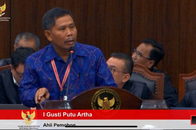 Mantan anggota Komisi Pemilihan Umum (KPU) RI I Gusti Putu Artha hadir sebagai ahli dari kubu pasangan calon nomor urut 3 Ganjar Pranowo-Mahfud MD dalam sidang lanjutan sengketa Pilpres di Gedung Mahkamah Konstitusi (MK), Jakarta Pusat, Selasa (2/4/2024). 