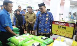 Tinjau Pasar Tradisional dan Swalayan, Pj Sekda Makassar Temukan Kenaikan Harga Bahan Pokok Jelang Nataru