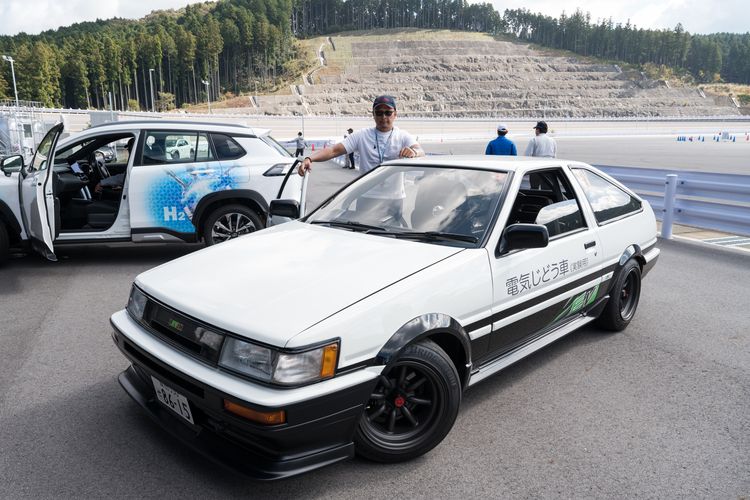 Toyota AE86 Sprinter Trueno versi EV yang dipasangi transmisi manual