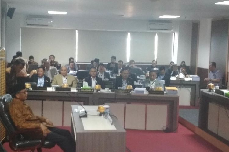 Gubernur Sulawesi Selatan Nurdin Abdullah saat diperiksa sebagai saksi dalam sidang hak angket di lantai 8 Gedung DPRD Sulsel, Kamis (1/8/2019).