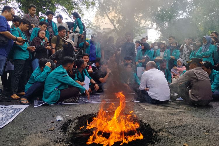 DPRD Sumut Digeruduk Aksi Susulan, Giliran Mahasiswa Unimed Kritik Dana Pendidikan