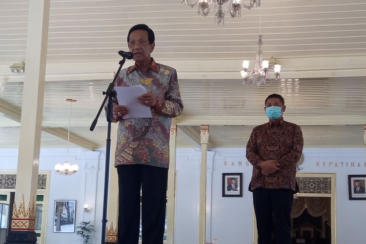 Sri Sultan Hamengkubuwono X sampaikan sapa aruh di Bangsal Kepatihan, Kompleks Kepatihan, Kota Yogyakarta, Selasa (9/2/2021)