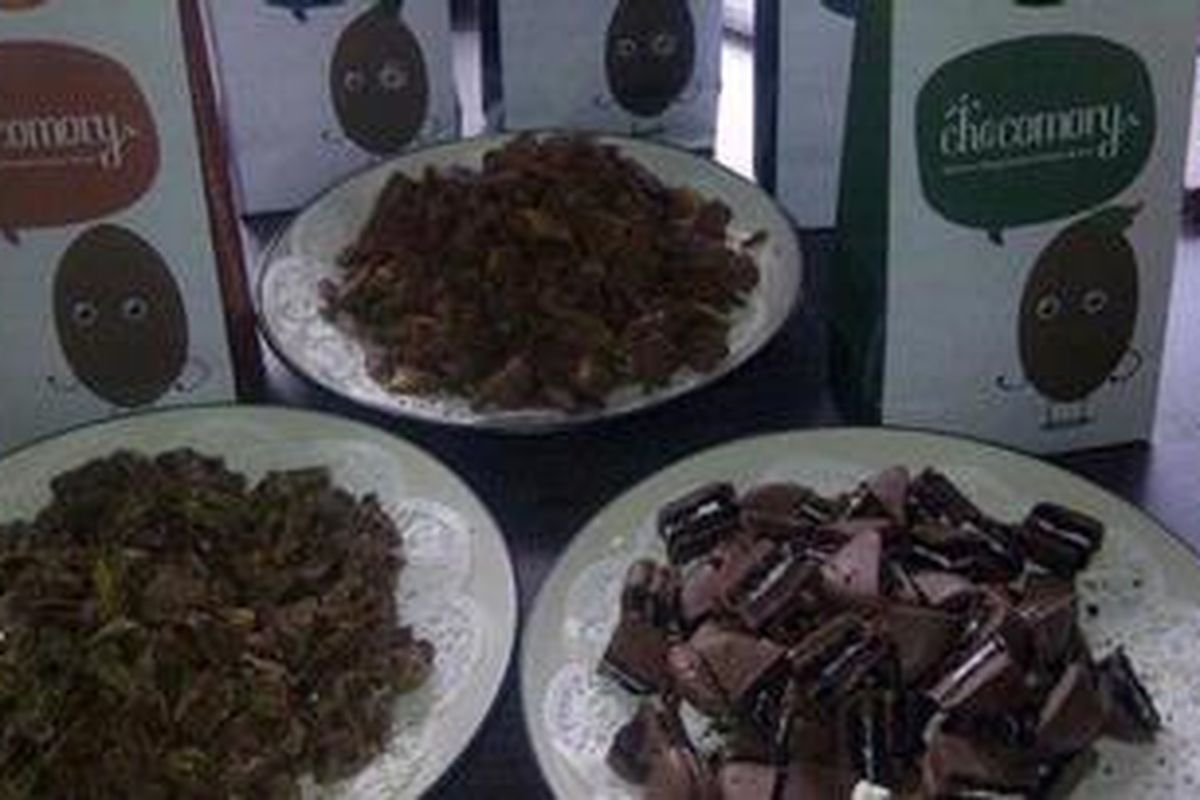 Berbagai jenis cokelat produksi Chocomory. Kemasan pun dibuat dengan berbagai warna sesuai dengan jenis cokelat