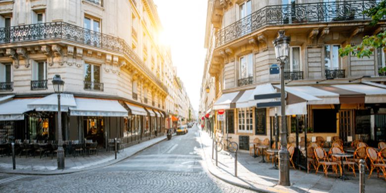 Deretan kafe di kota Paris.