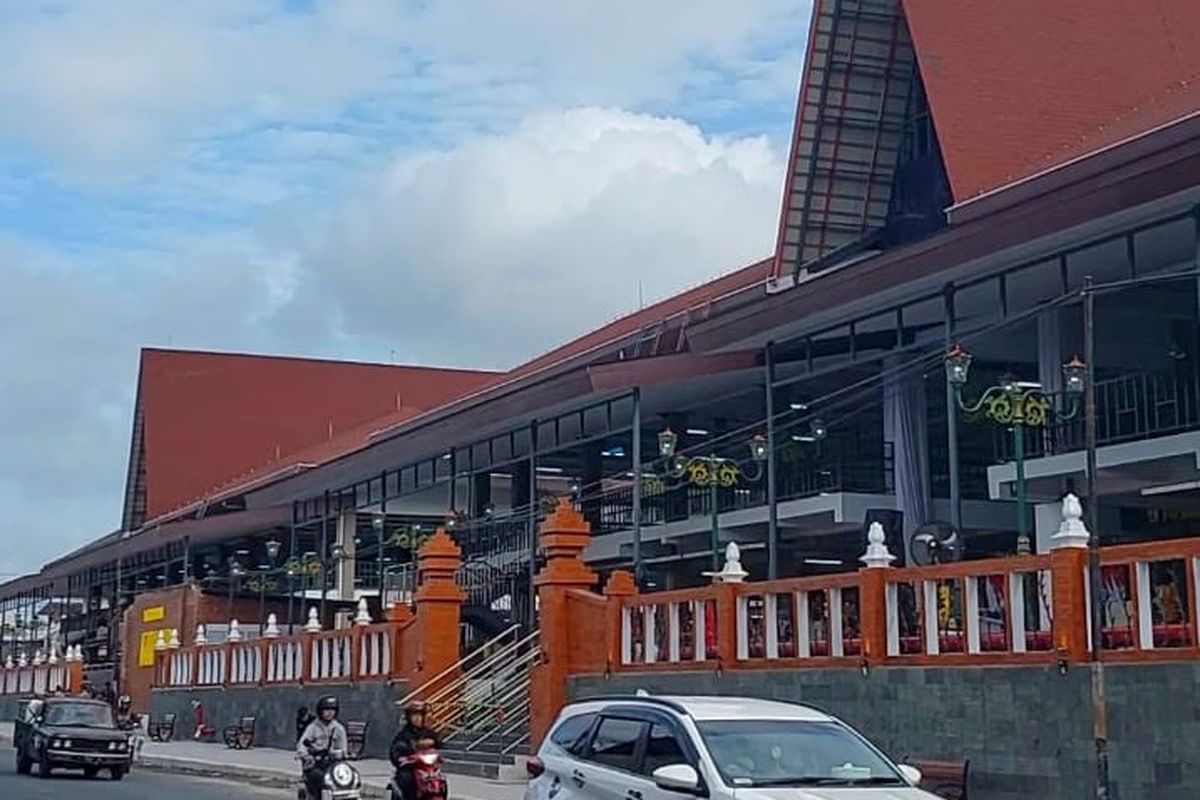 Wujud Pasar Induk Godean, Kabupaten Sleman setelah selesai direvitalisasi. Peresmian Pasar Induk Godean dilakukan langsung oleh Presiden Joko Widodo pada 28 Agustus 2024 lalu.