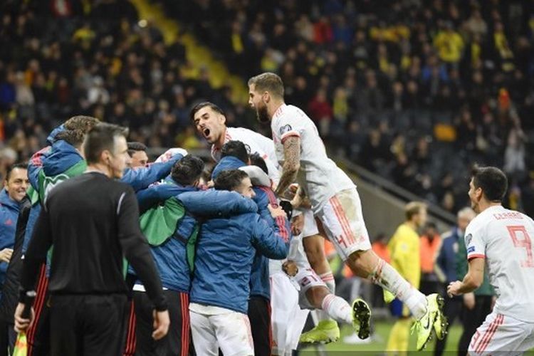 Para penggawa timnas Spanyol bersuka cita selepas membobol gawang Swedia pada masa injury time babak kedua. Laga lanjutan Grup F Kualifikasi Euro 2020 di Stadion Friends Arena, Selasa (15/10/2019) atau Rabu dini hari WIB berakhir dengan skor 1-1. 